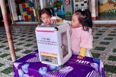 Tinh thần đoàn kết dân tộc Việt Nam, chia sẻ yêu thương đến đồng bào vùng lũ.